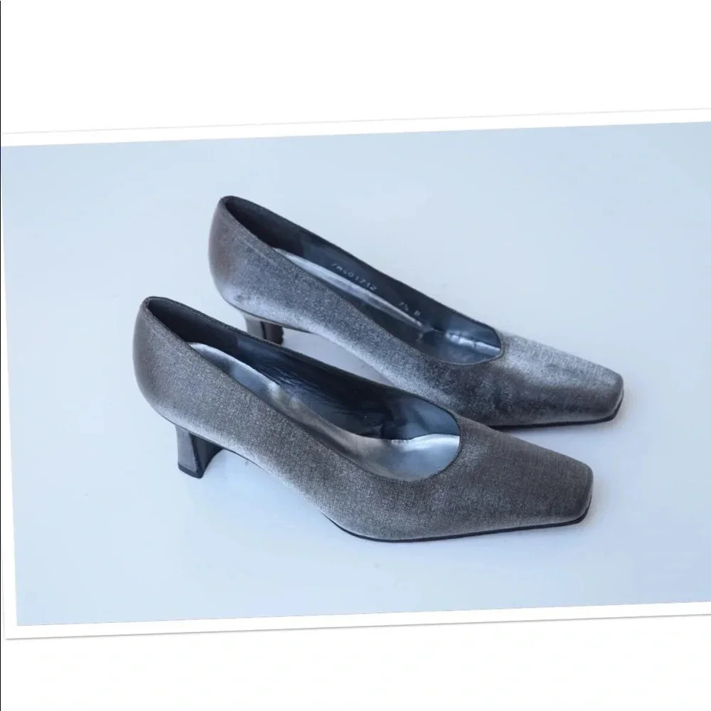 Stuart Weitzman pumps